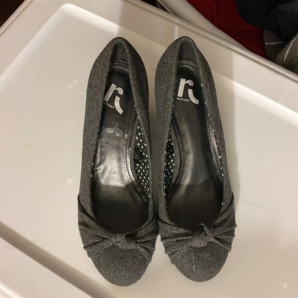 Like New Report Cloth Gray Wedges size 8